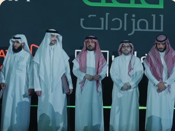 تكريم الشركاء على المسرح